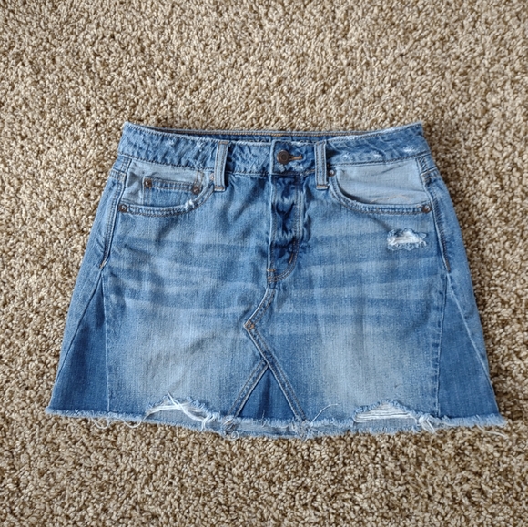 American Eagle Button Fly Distressed Denim Jean Skirt Size 4 - Picture 2 of 8